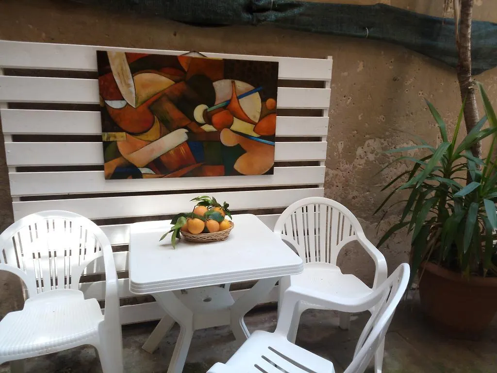 锡拉库扎Ortigia Basic -Locazione Turistica住宿加早餐旅馆 锡拉库扎